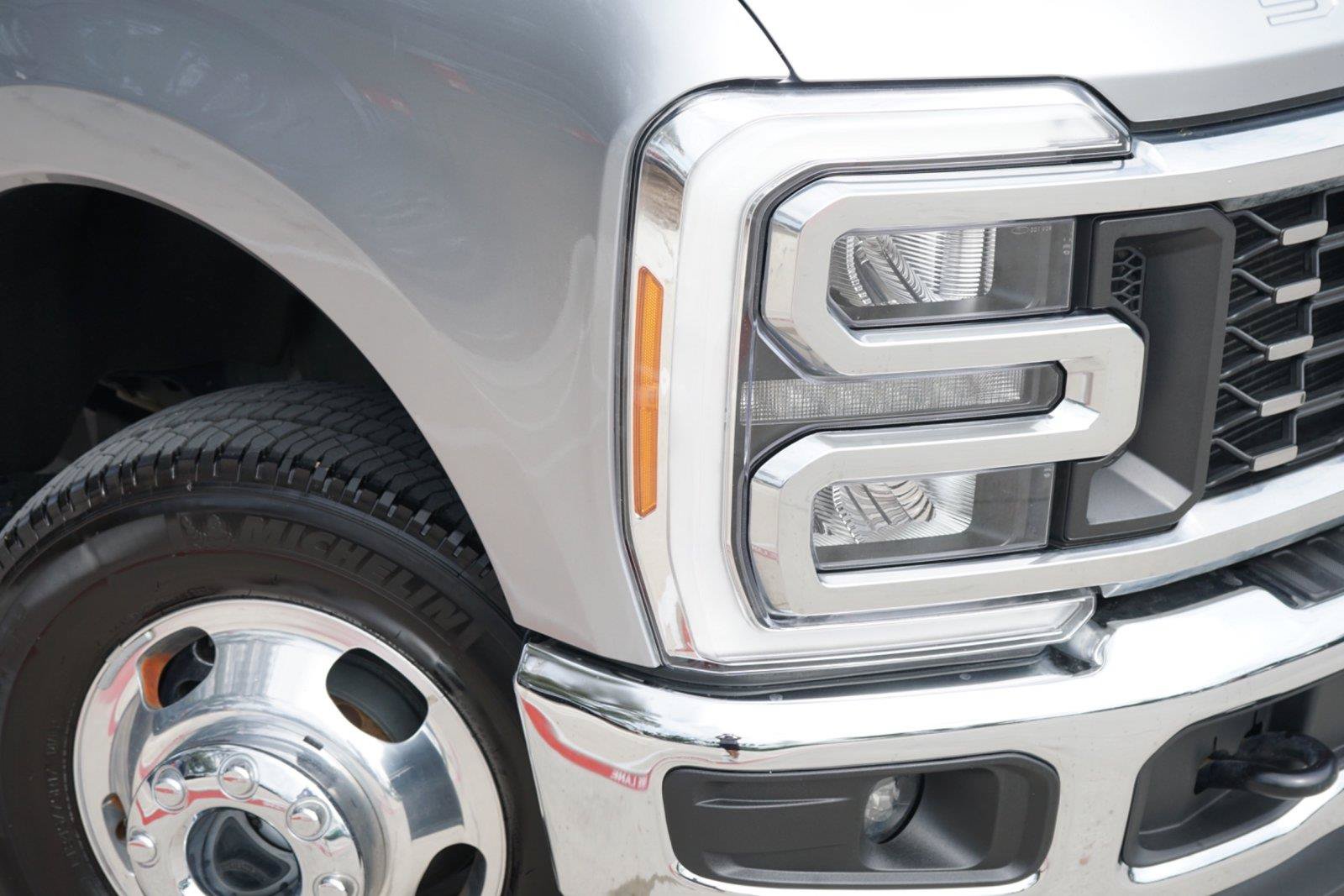 Certified 2023 Ford F350 Lariat w/ FX4 Off-Road Package AWD/4WD image 3