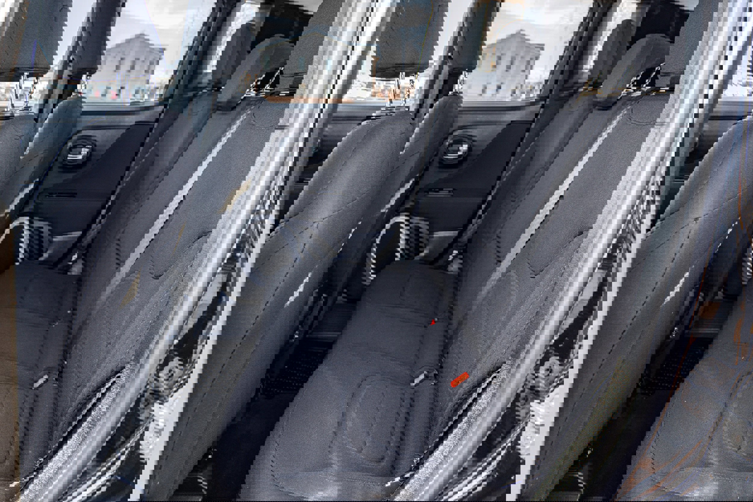 Used 2018 Jeep Renegade Latitude w/ Cold Weather Group image 12