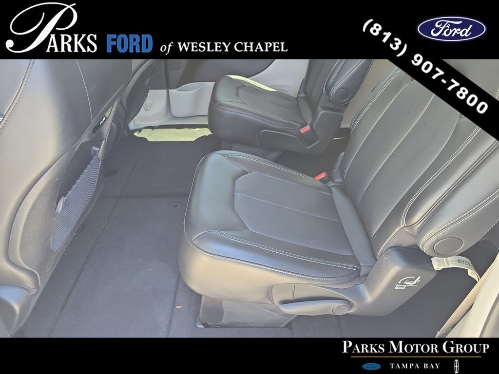 Used 2024 Chrysler Pacifica Touring-L FWD image 15