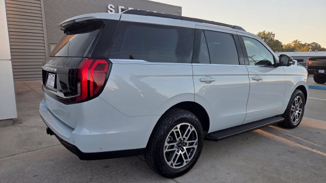 Certified 2025 Ford Expedition Active AWD/4WD image 10