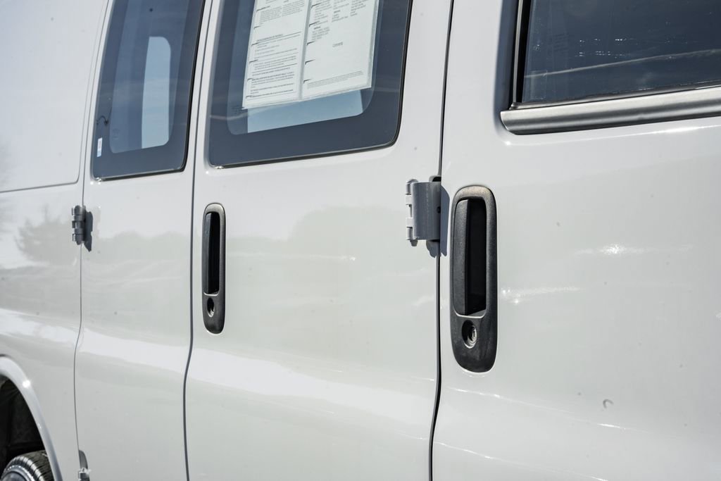 Used 2023 GMC Savana 2500 image 17