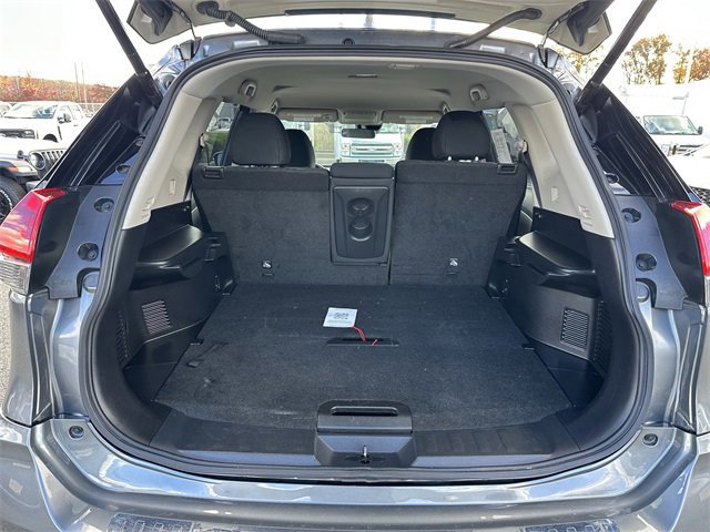 Used 2020 Nissan Rogue SV image 43