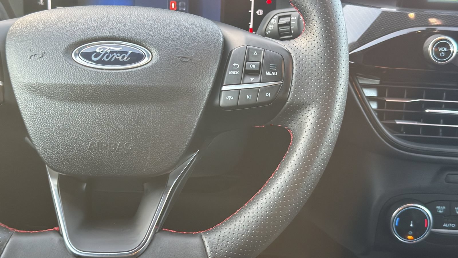 Certified 2025 Ford Escape ST-Line FWD image 15