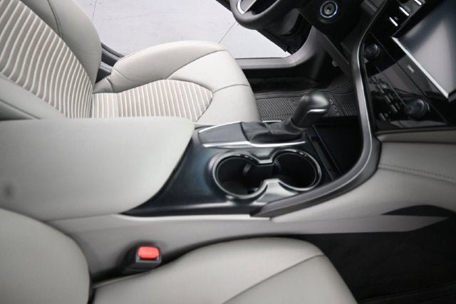 Used 2020 Toyota Camry SE FWD image 16