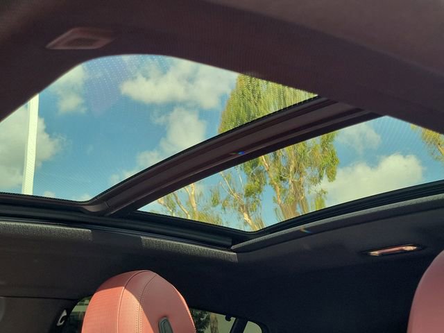 Used 2022 BMW X6 xDrive40i w/ Executive Package image 21