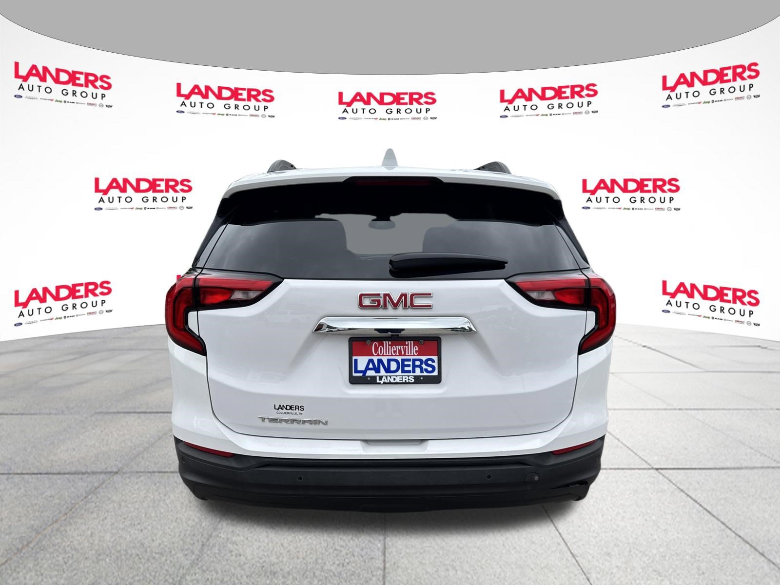 Used 2021 GMC Terrain SLE w/ Driver Convenience Package FWD image 4