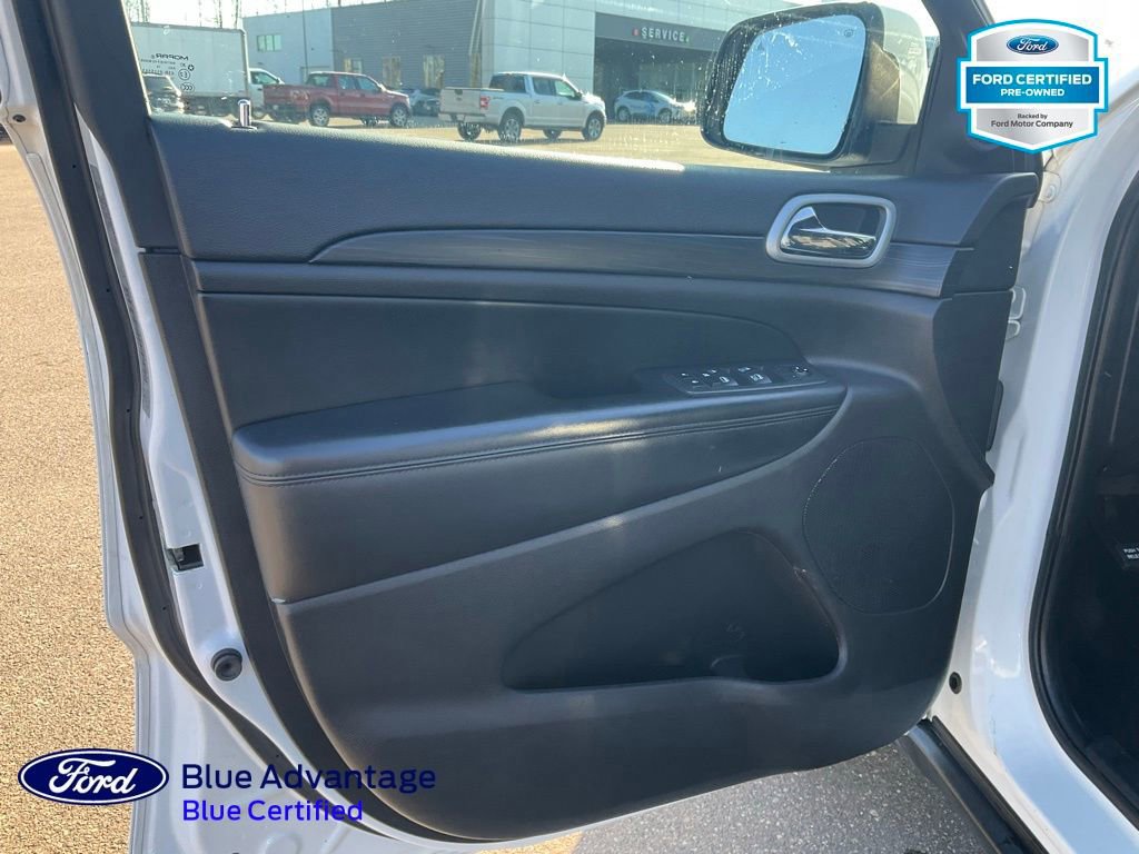 Used 2020 Jeep Grand Cherokee Laredo image 26