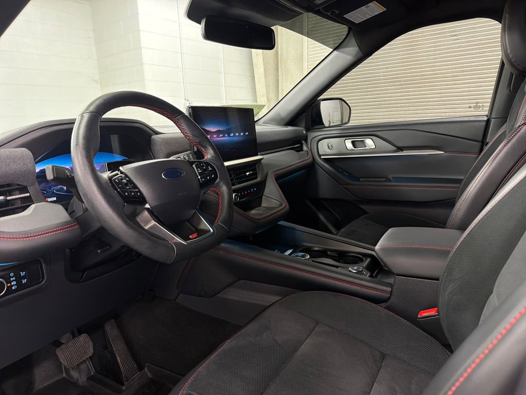 Certified 2025 Ford Explorer ST AWD/4WD image 6