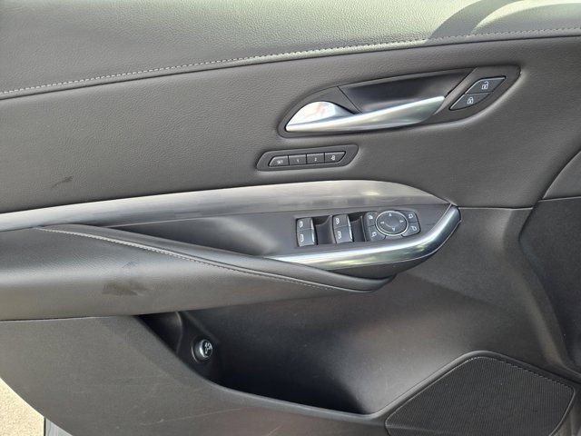 Used 2025 Cadillac XT4 Premium Luxury FWD image 17