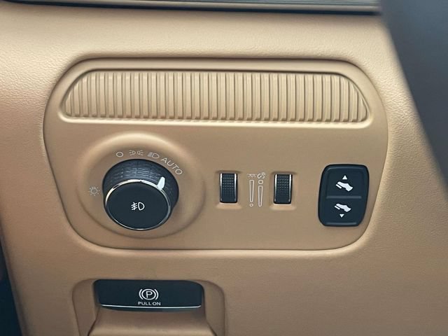 Used 2024 Jeep Grand Wagoneer Series III w/ Rear Seat Video Group 1 AWD/4WD image 22