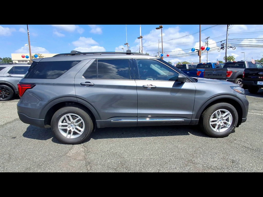 Certified 2025 Ford Explorer Active AWD/4WD image 9