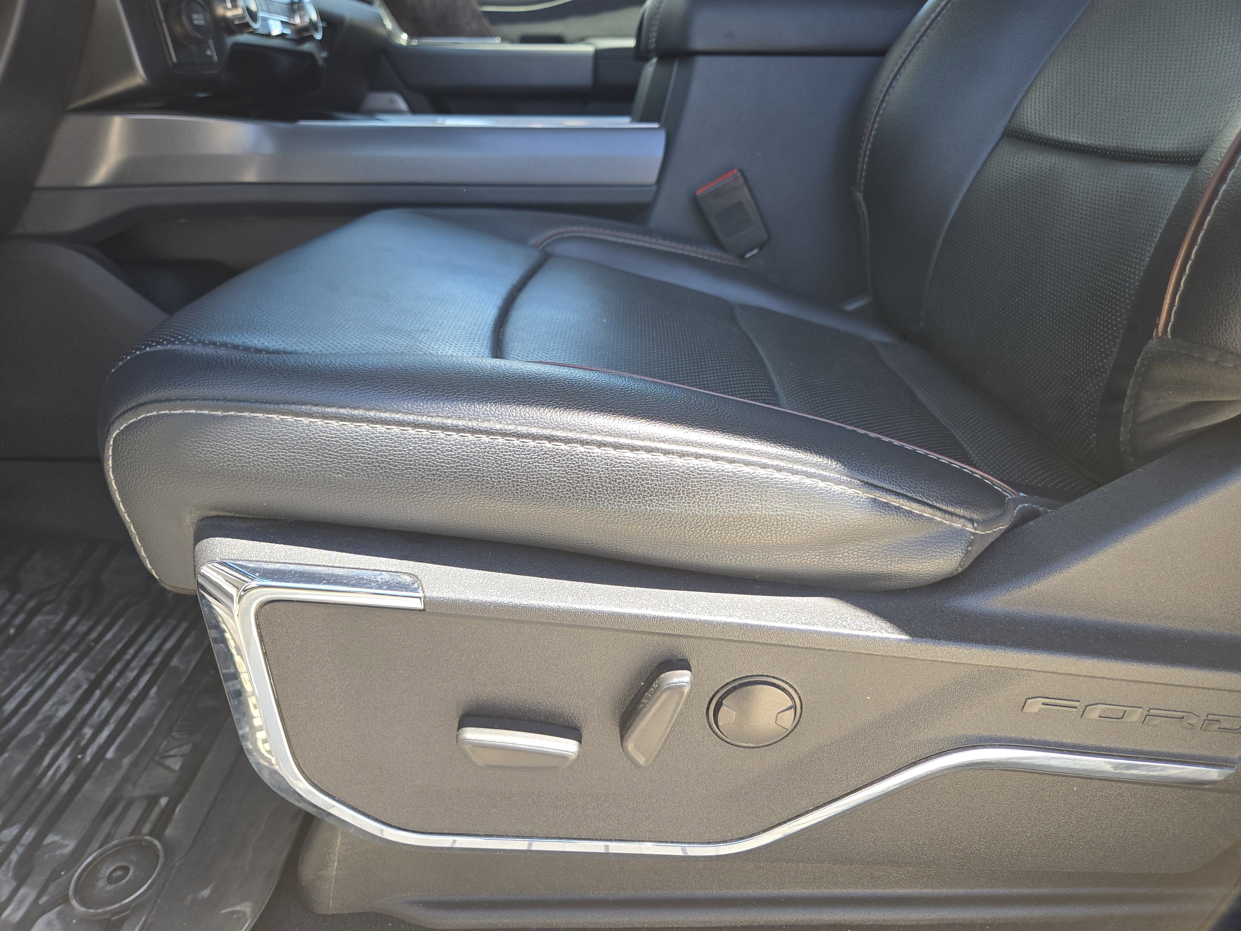 Certified 2024 Ford F350 Lariat w/ Chrome Package AWD/4WD image 23