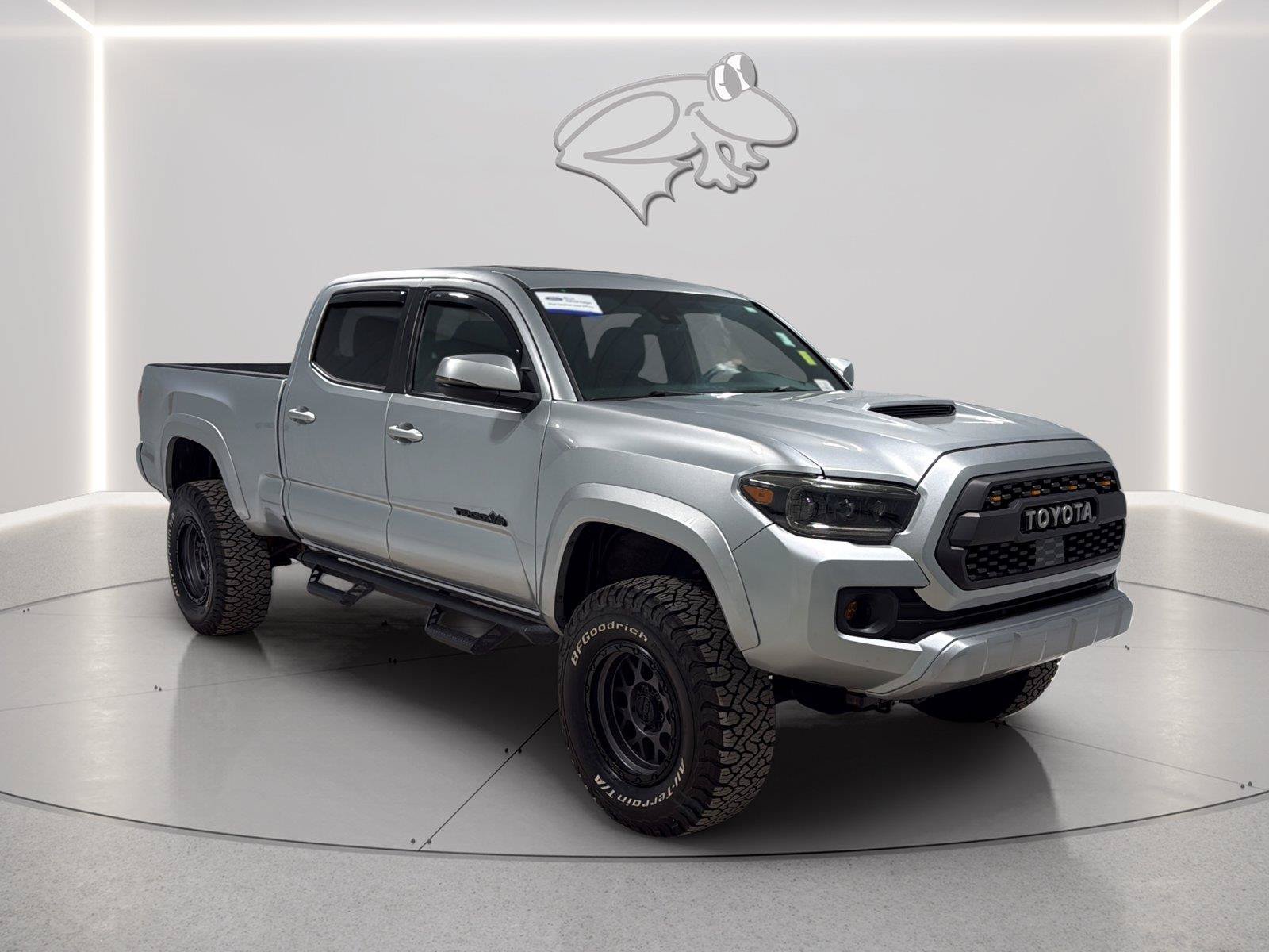 Used 2023 Toyota Tacoma TRD Sport w/ Black Out Package (TMS) AWD/4WD image 7