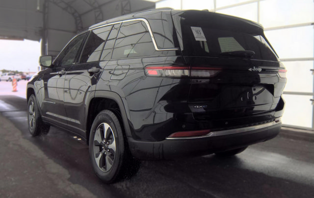 Used 2022 Jeep Grand Cherokee Limited 4xe AWD/4WD image 4