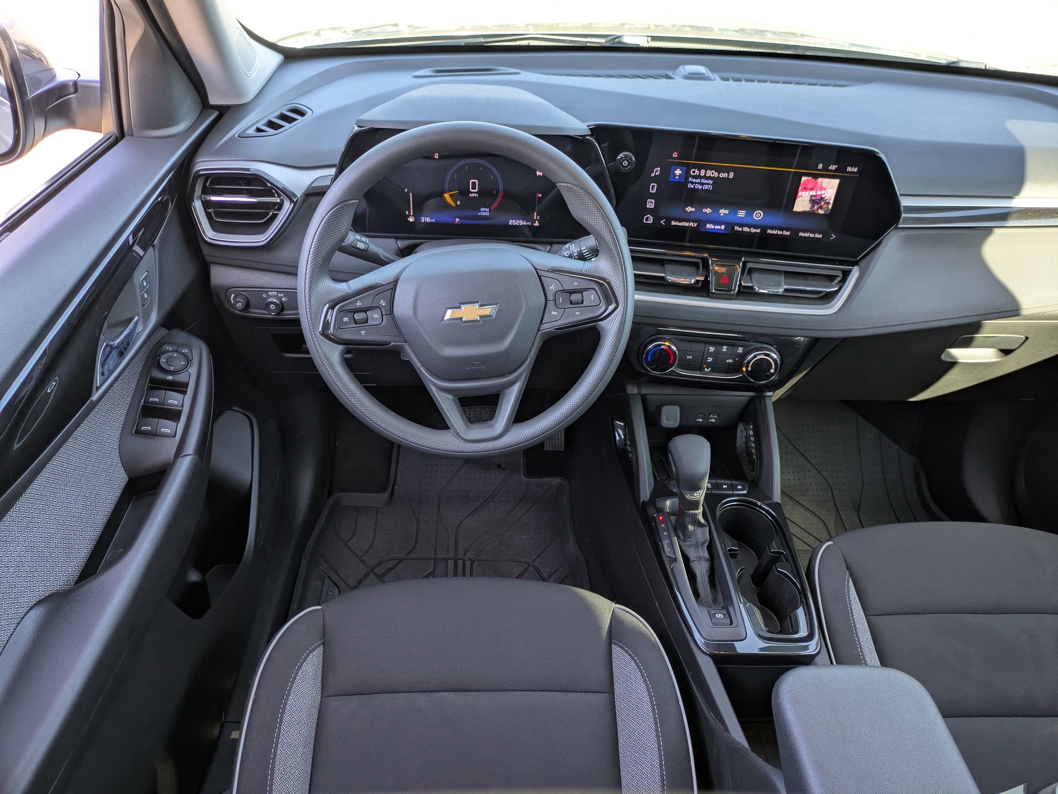 Used 2025 Chevrolet TrailBlazer LT w/ Driver Confidence Package image 31