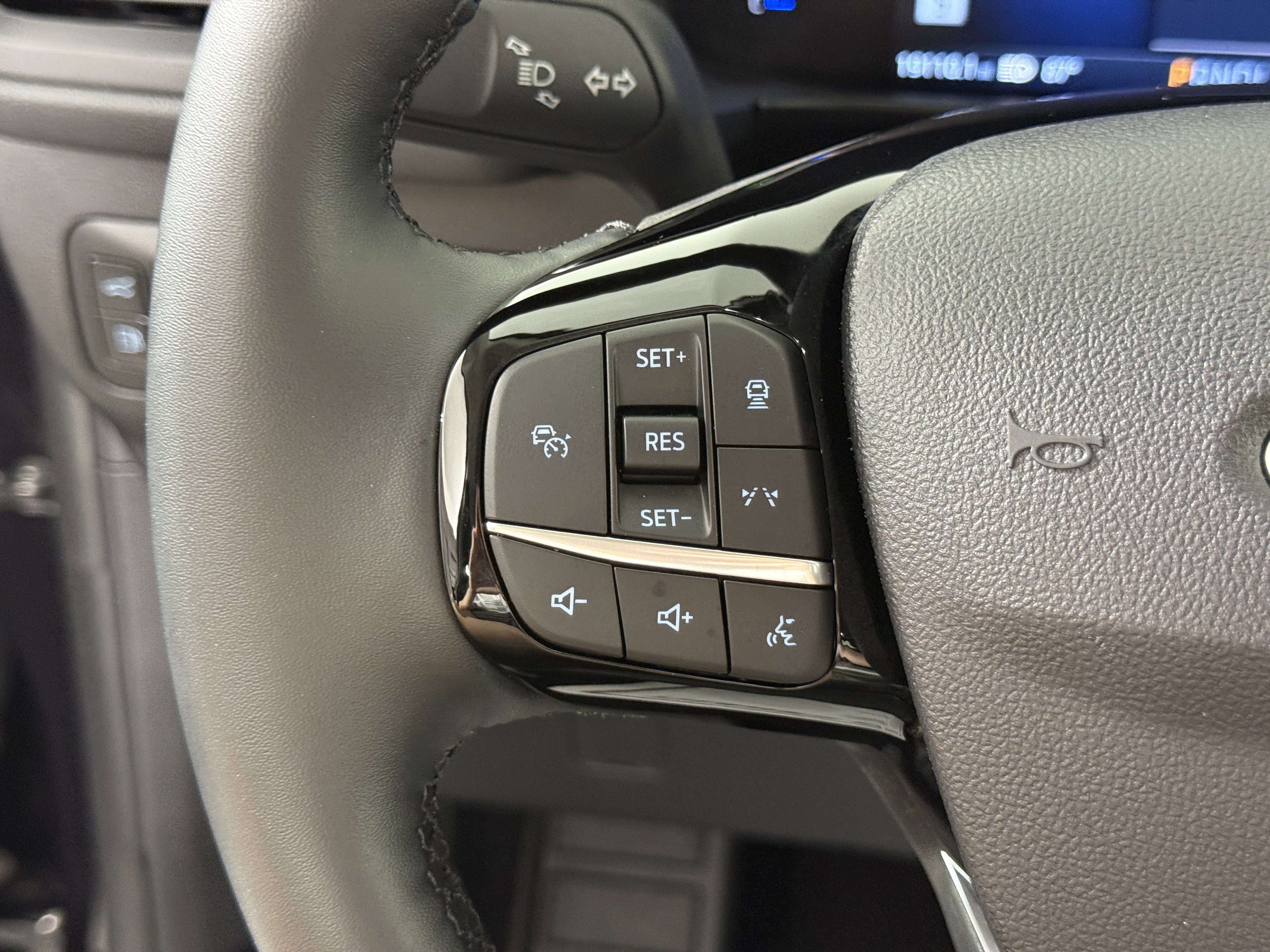 Certified 2025 Ford Escape SE FWD image 23