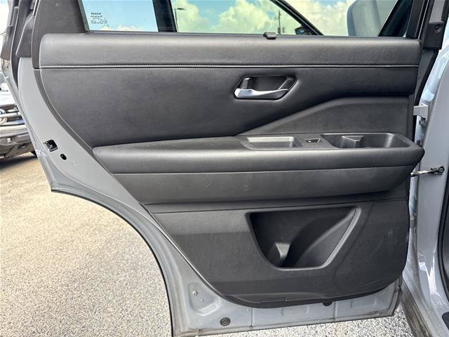 Used 2022 Nissan Pathfinder SL FWD image 29