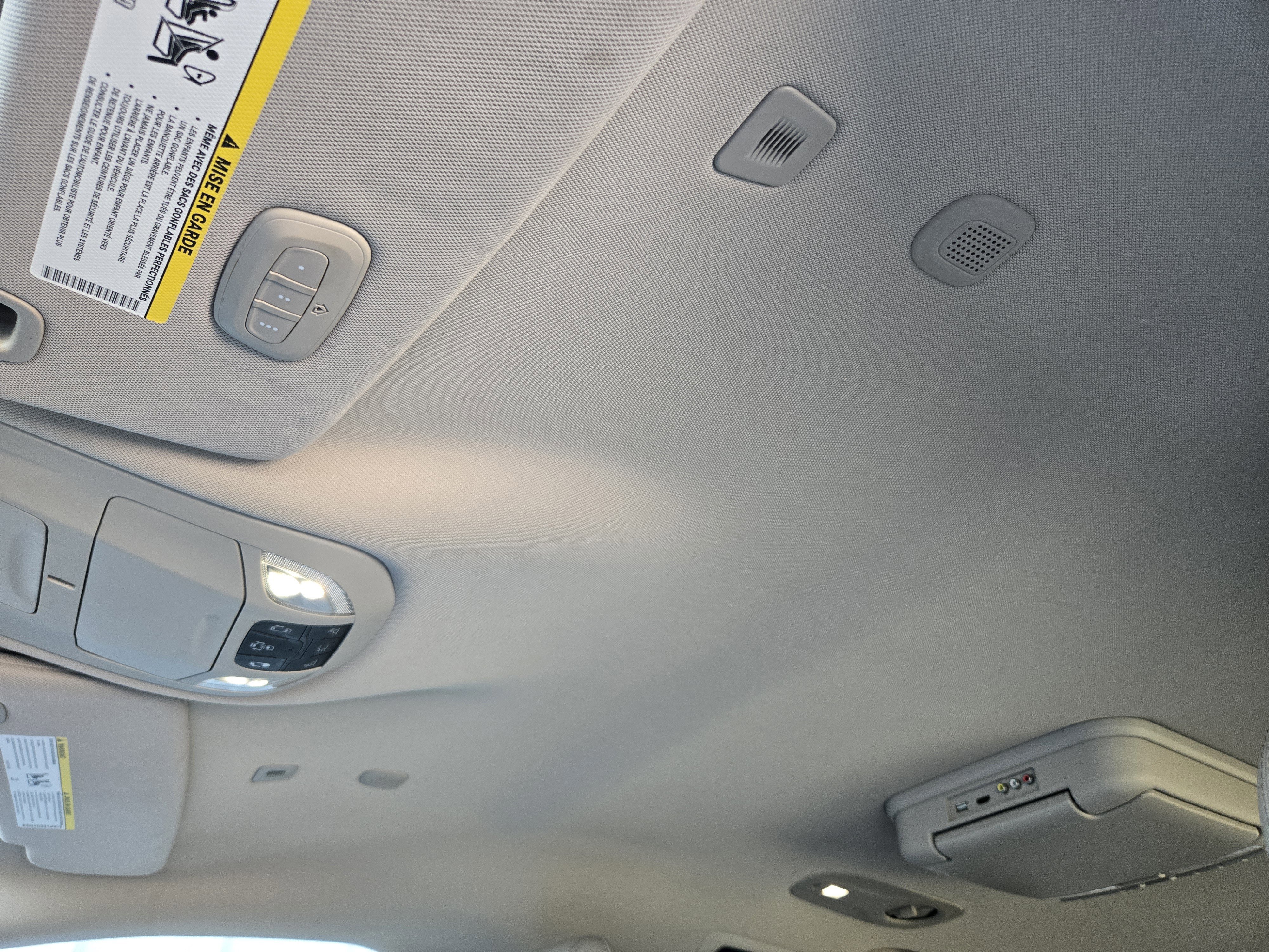 Used 2018 Chrysler Pacifica Touring-L w/ Advanced Safetytec Group image 19