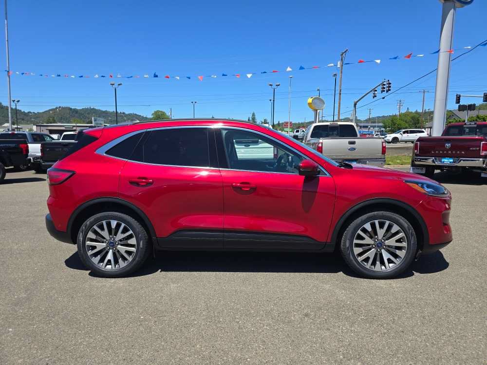 Certified 2020 Ford Escape Titanium w/ Titanium Premium Package 2.0 AWD/4WD image 6