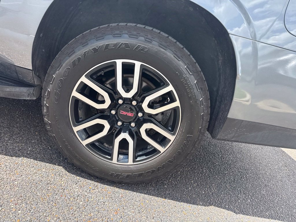 Used 2022 GMC Yukon XL AT4 AWD/4WD image 12
