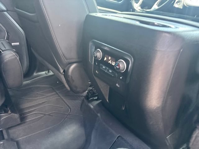 Used 2022 Chevrolet Suburban LT w/ Luxury Package RWD image 14