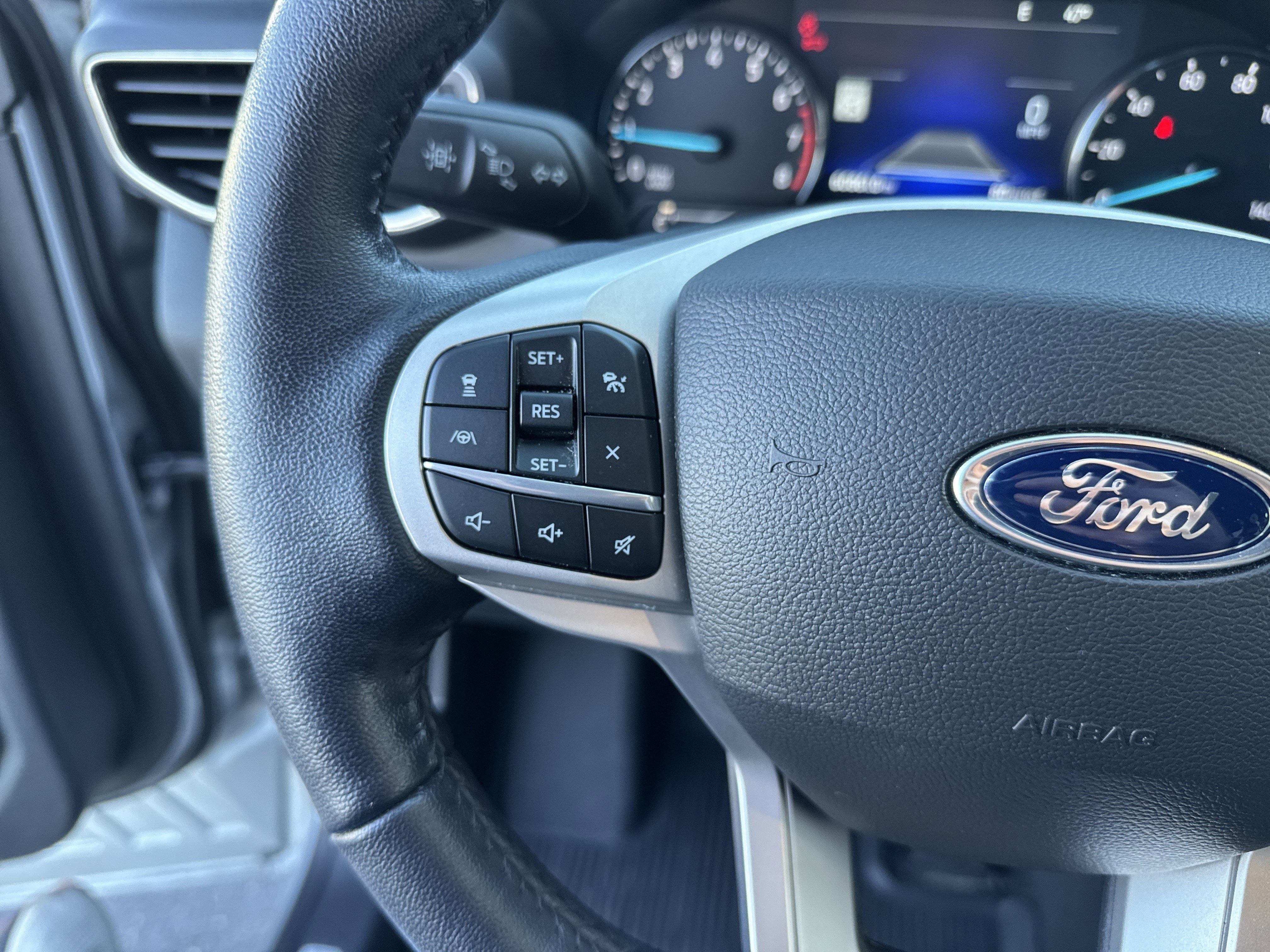 Certified 2022 Ford Explorer Limited image 33