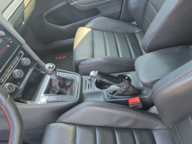 Used 2020 Volkswagen GTI SE FWD image 20