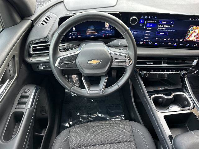 Used 2025 Chevrolet Traverse LT image 13