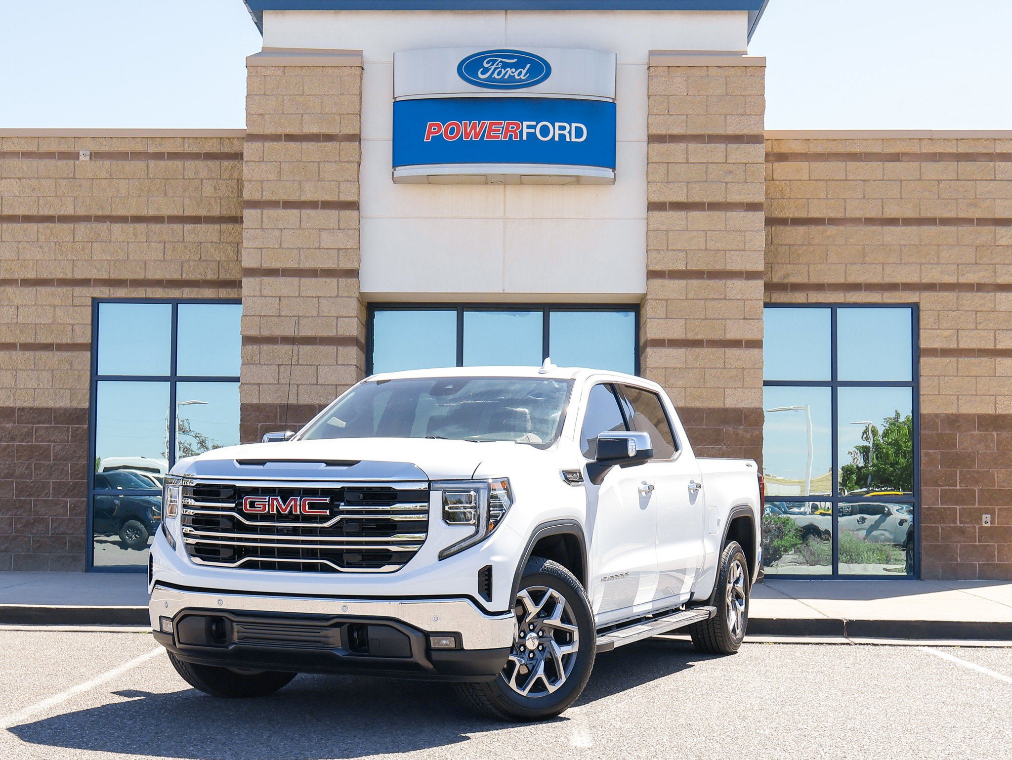Used 2024 GMC Sierra 1500 SLT w/ SLT Premium Plus Package AWD/4WD image 2
