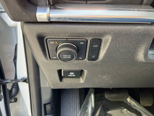 Certified 2025 Ford Expedition Max Platinum w/ Driver's Package AWD/4WD image 18