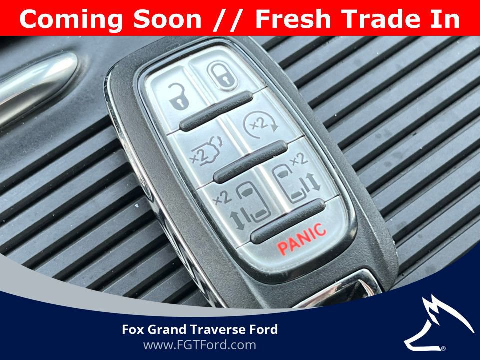 Used 2025 Chrysler Pacifica Limited FWD image 36