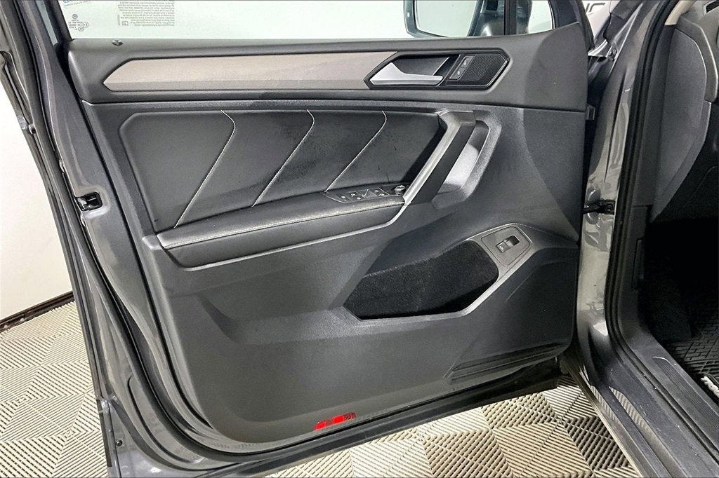 Used 2022 Volkswagen Tiguan SE image 18