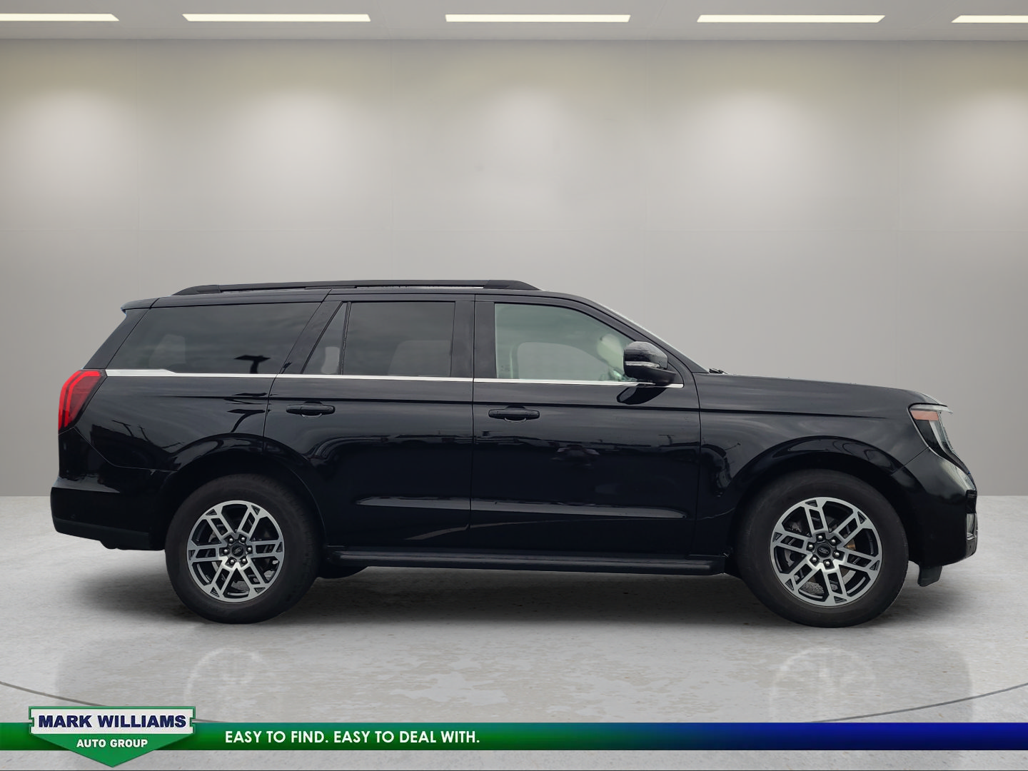Certified 2025 Ford Expedition Active AWD/4WD image 2