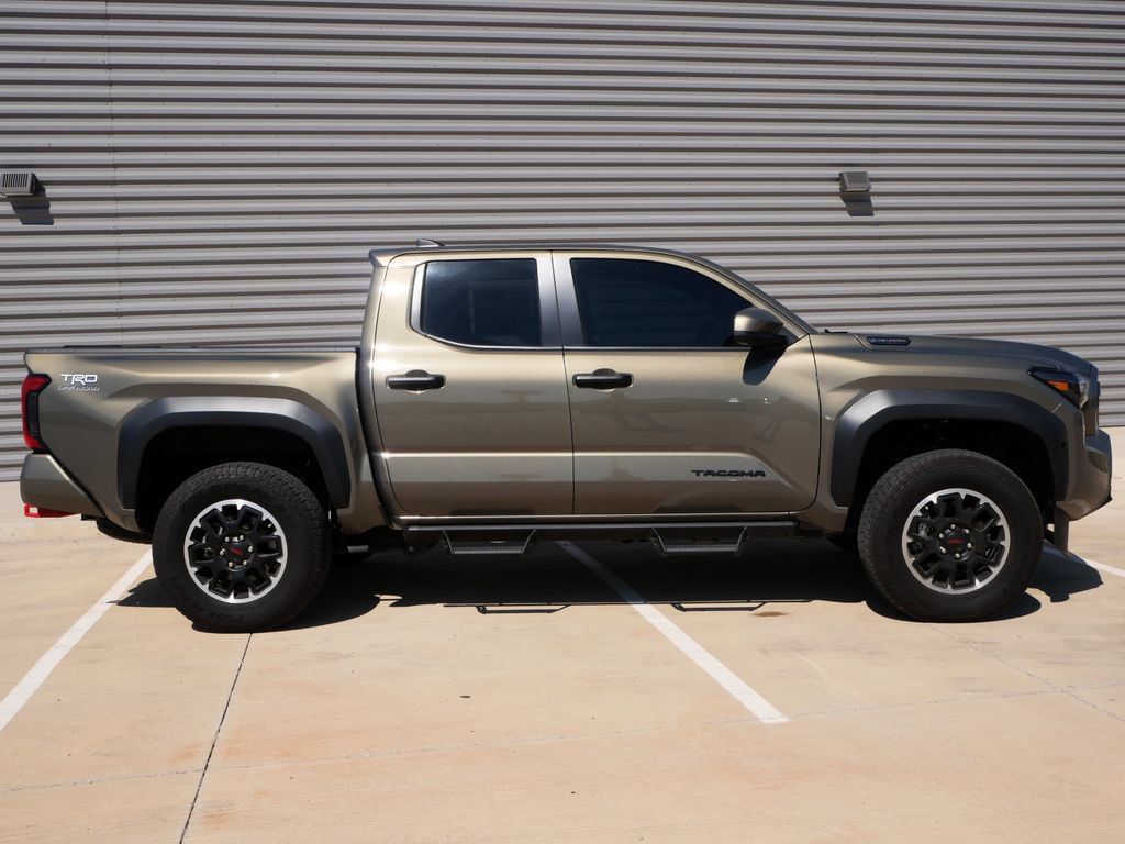 Used 2025 Toyota Tacoma TRD Off-Road AWD/4WD image 2