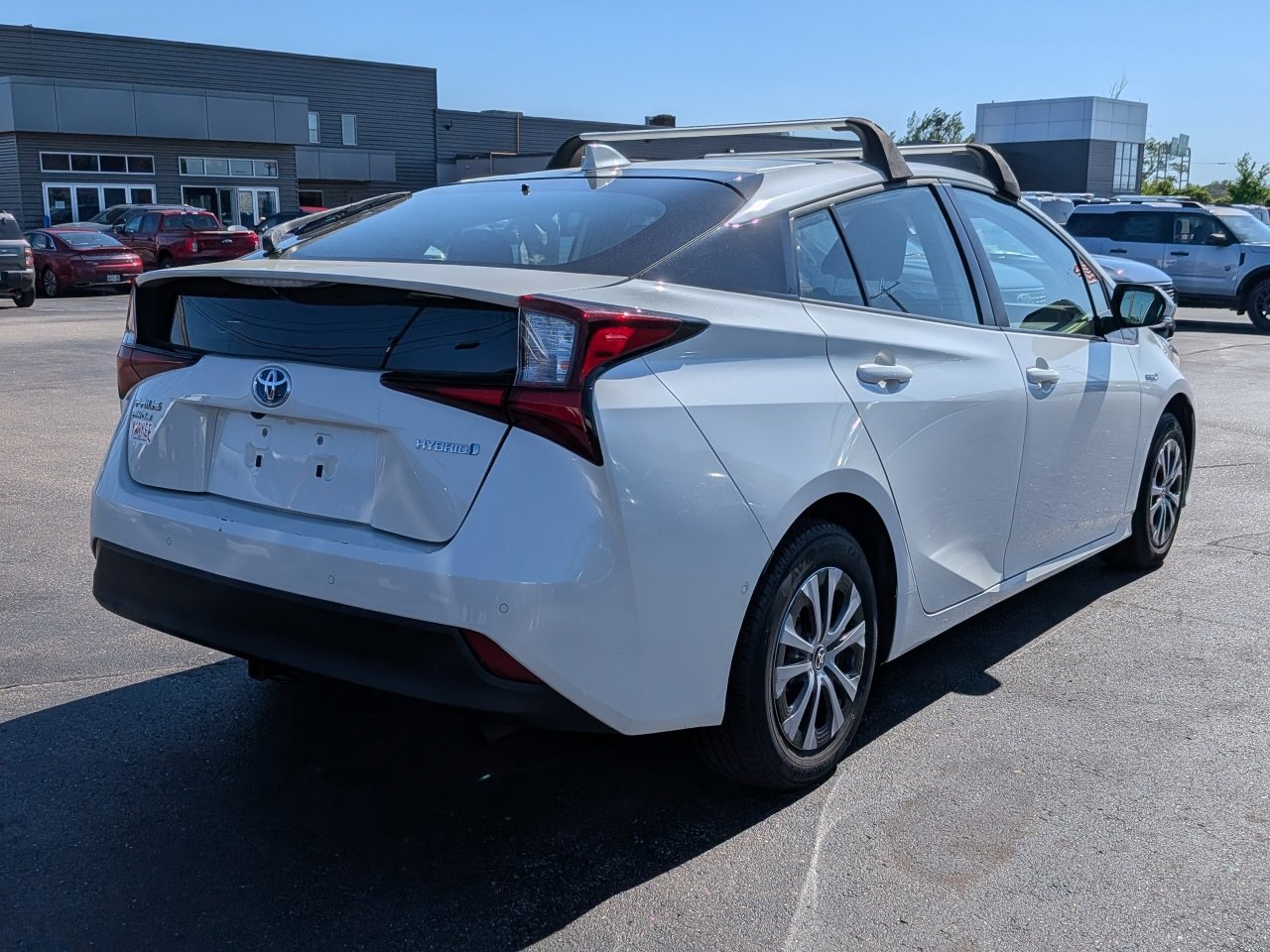 Used 2020 Toyota Prius LE w/ Carpet Mat Package AWD/4WD image 4