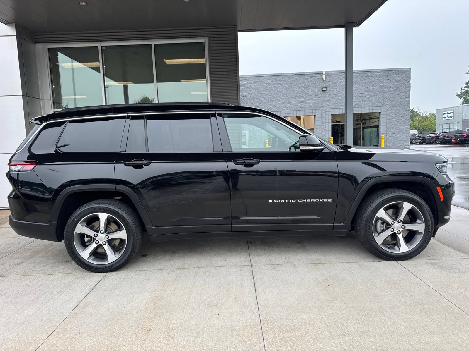 Used 2023 Jeep Grand Cherokee L Limited w/ Trailer Tow Group (B) AWD/4WD image 9