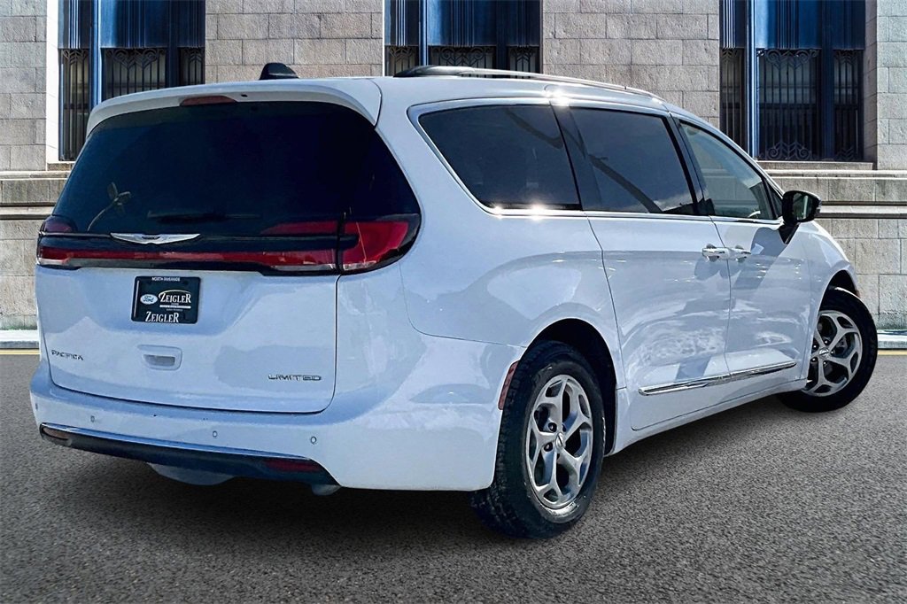 Used 2023 Chrysler Pacifica Limited image 11