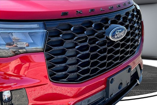 Certified 2025 Ford Explorer ST AWD/4WD image 33