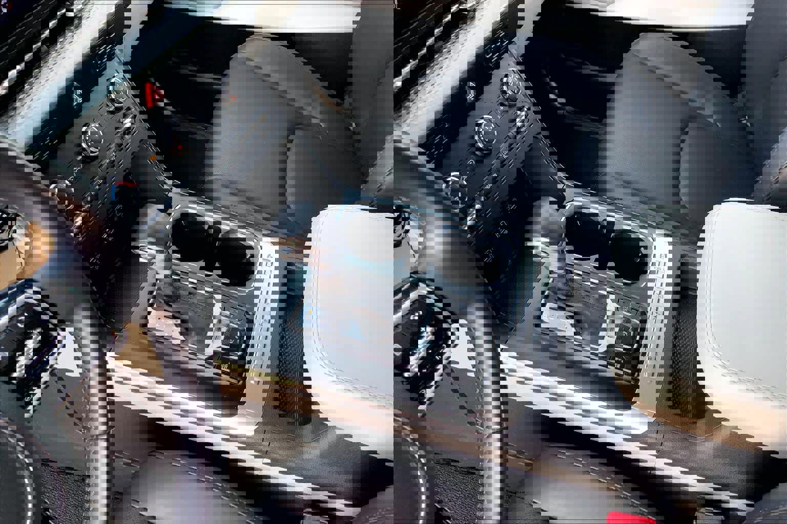 Used 2023 Kia Carnival LX image 15