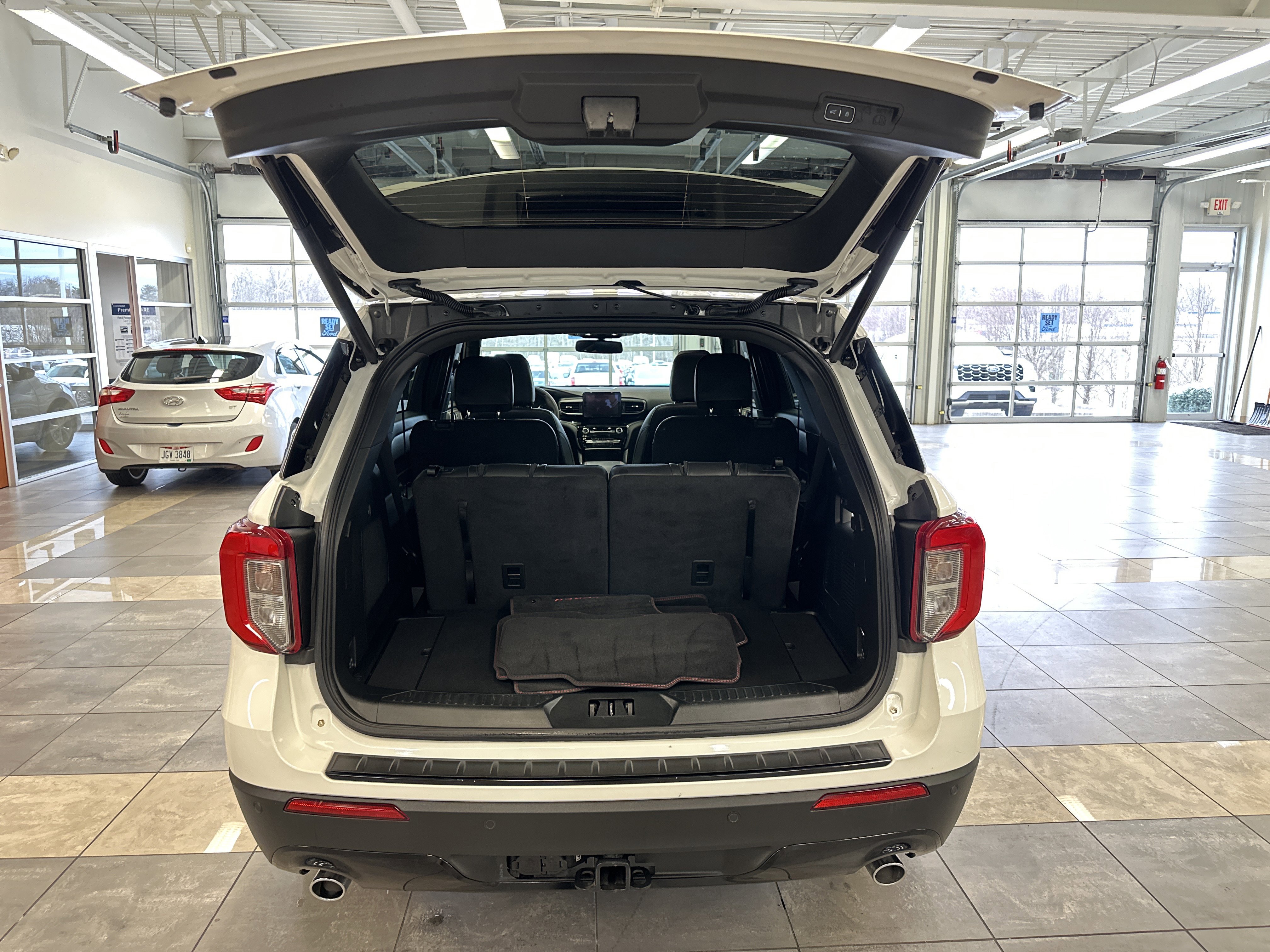 Certified 2023 Ford Explorer ST-Line w/ Class IV Trailer Tow Package image 31