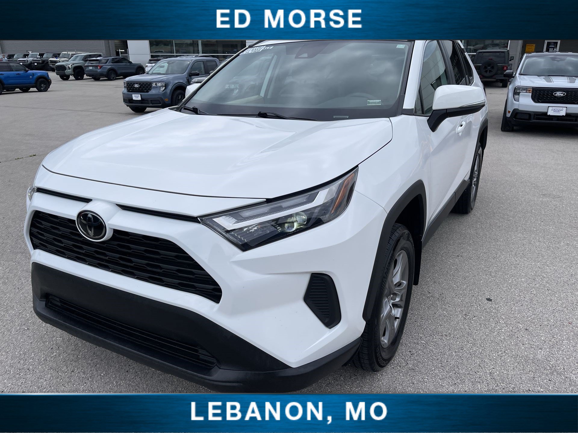 Used 2024 Toyota RAV4 XLE w/ Convenience Package FWD image 4