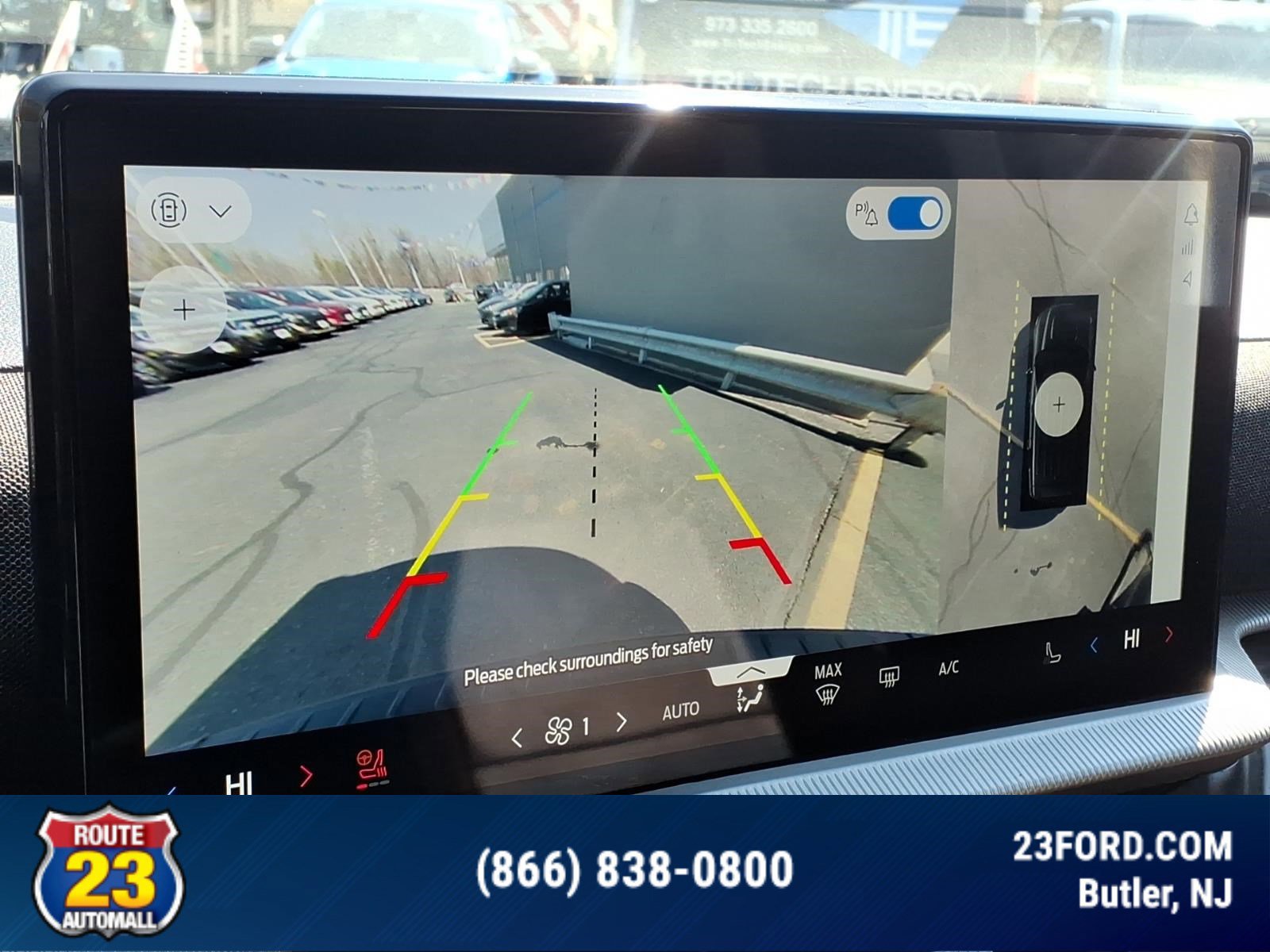 Certified 2025 Ford Explorer Platinum w/ Ultimate Package AWD/4WD image 17