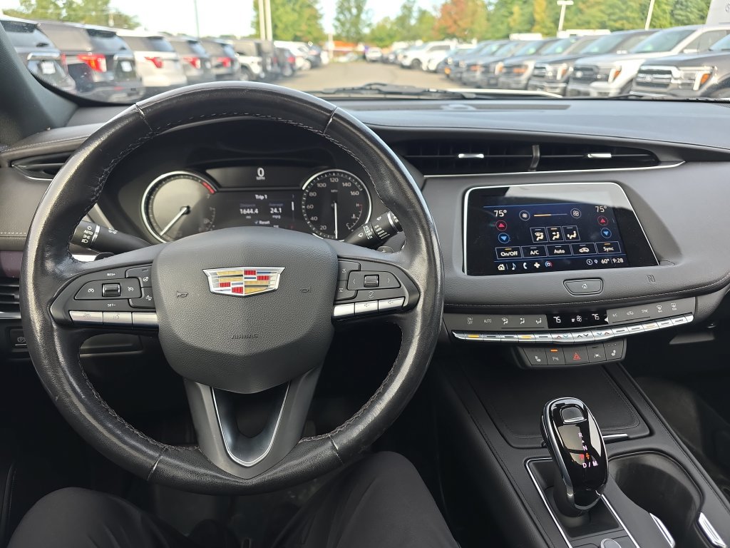 Used 2021 Cadillac XT4 Luxury w/ Cold Weather Package AWD/4WD image 24