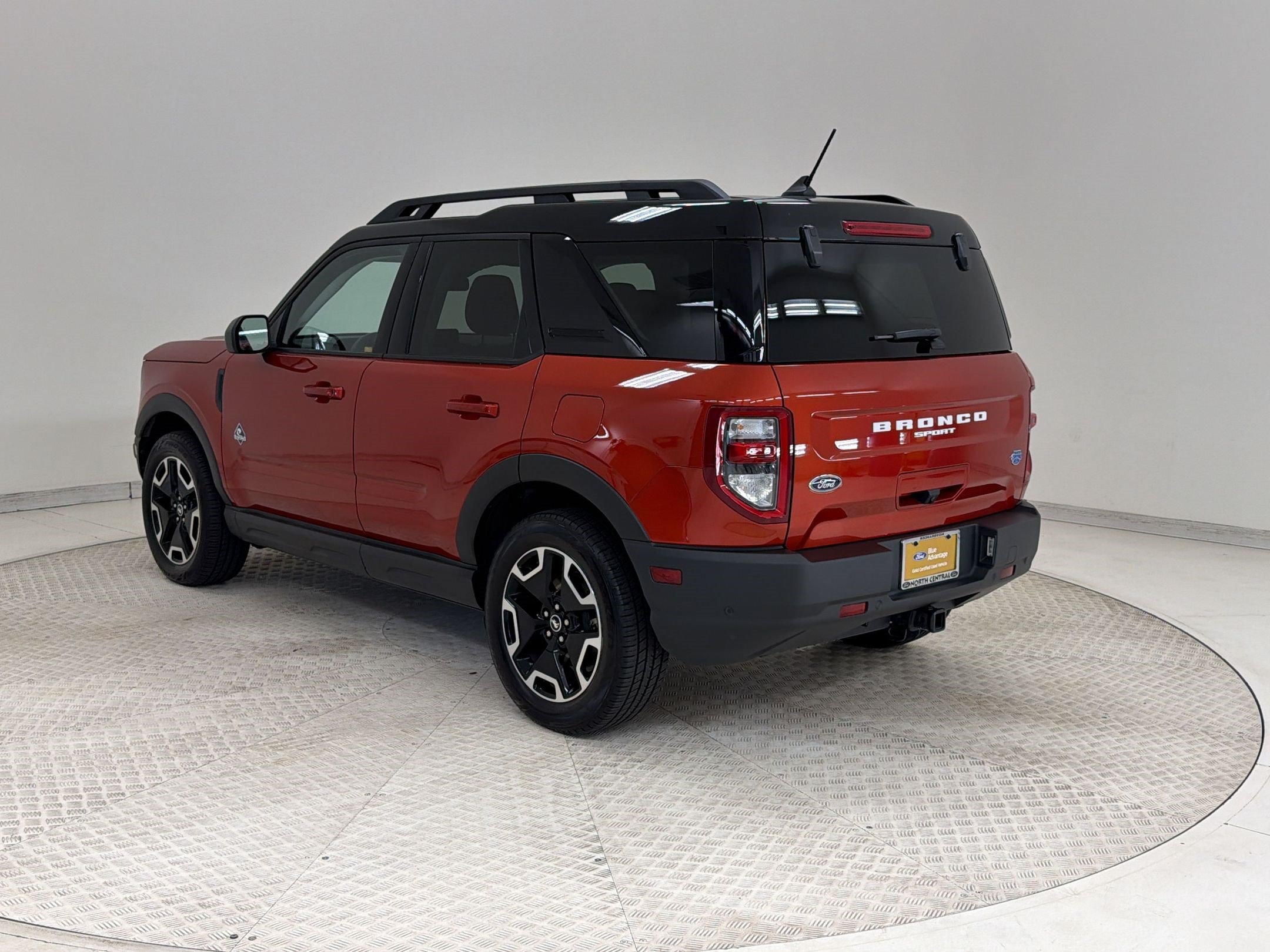 Certified 2022 Ford Bronco Sport Outer Banks w/ Tech Package AWD/4WD image 3