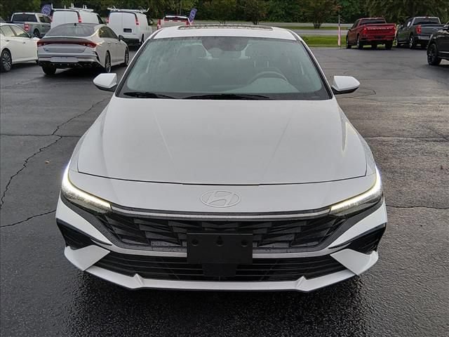 Used 2025 Hyundai Elantra SEL FWD image 9