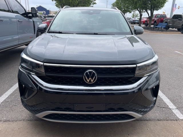 Used 2023 Volkswagen Taos SE FWD image 3