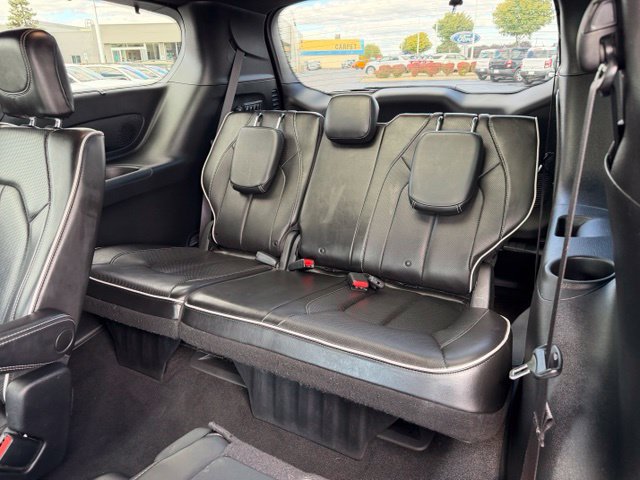 Used 2020 Chrysler Pacifica Limited w/ S Appearance Package FWD image 34