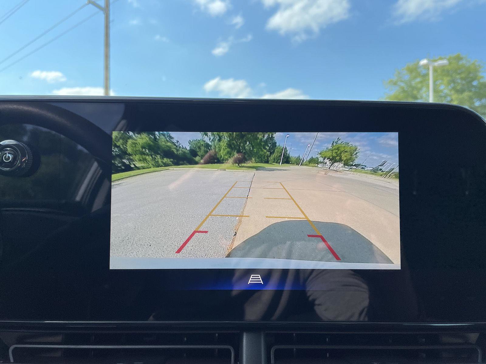 Used 2025 Chevrolet Trax LT FWD image 23