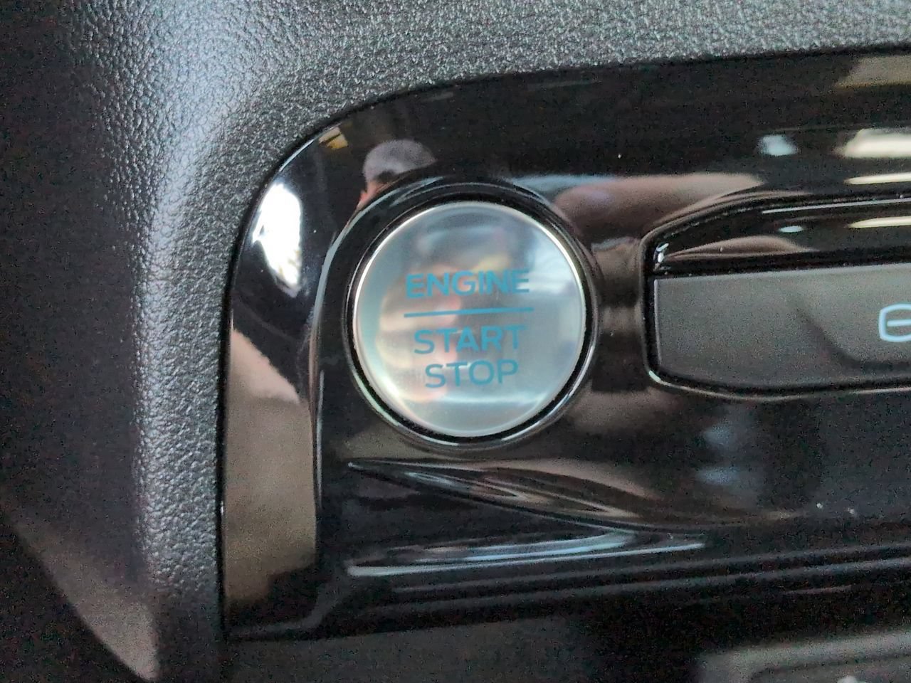 Certified 2024 Ford Escape ST-Line w/ Equipment Group 301A FWD image 28