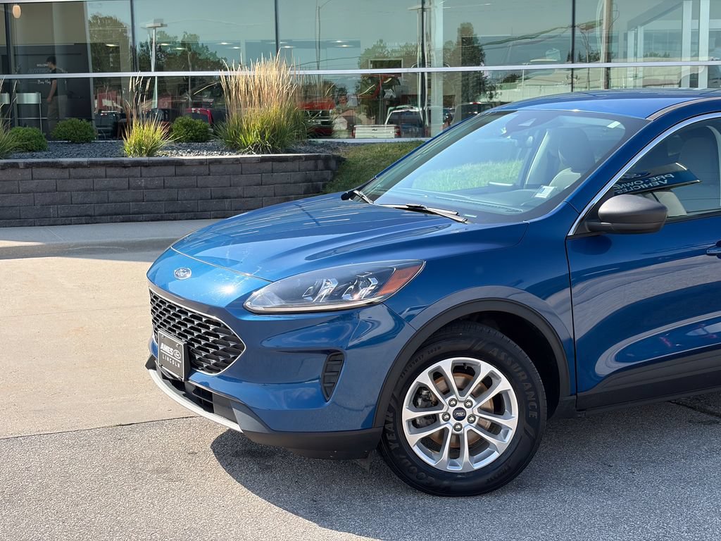 Certified 2022 Ford Escape SE AWD/4WD image 2